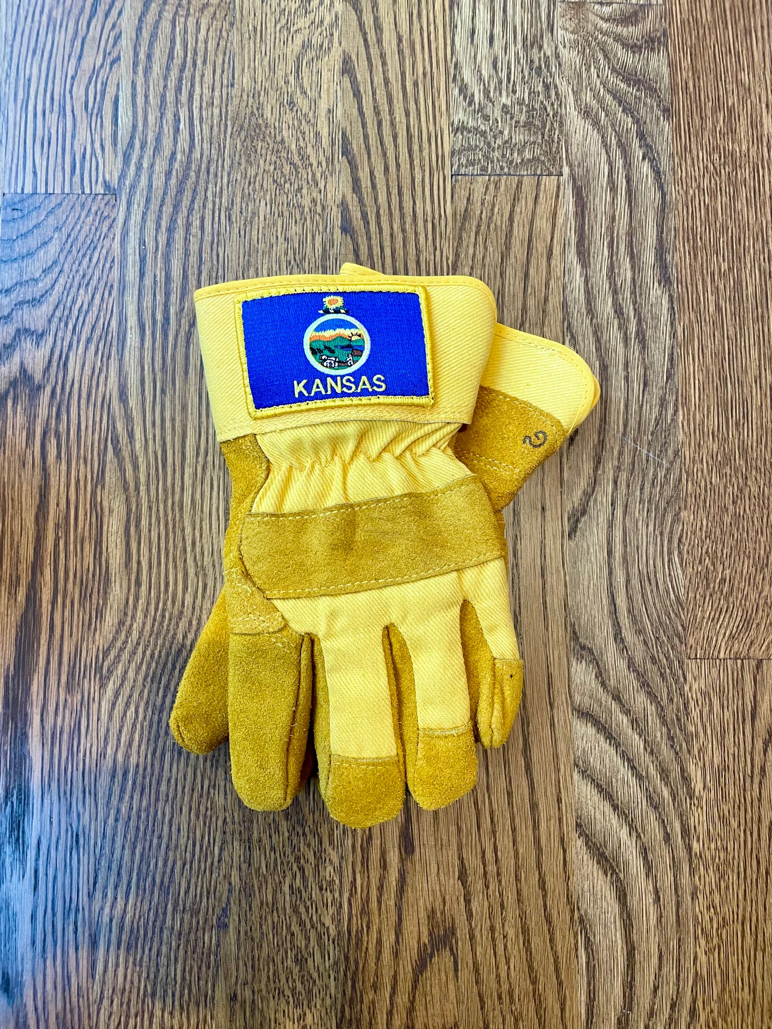 KANSAS GLOVES